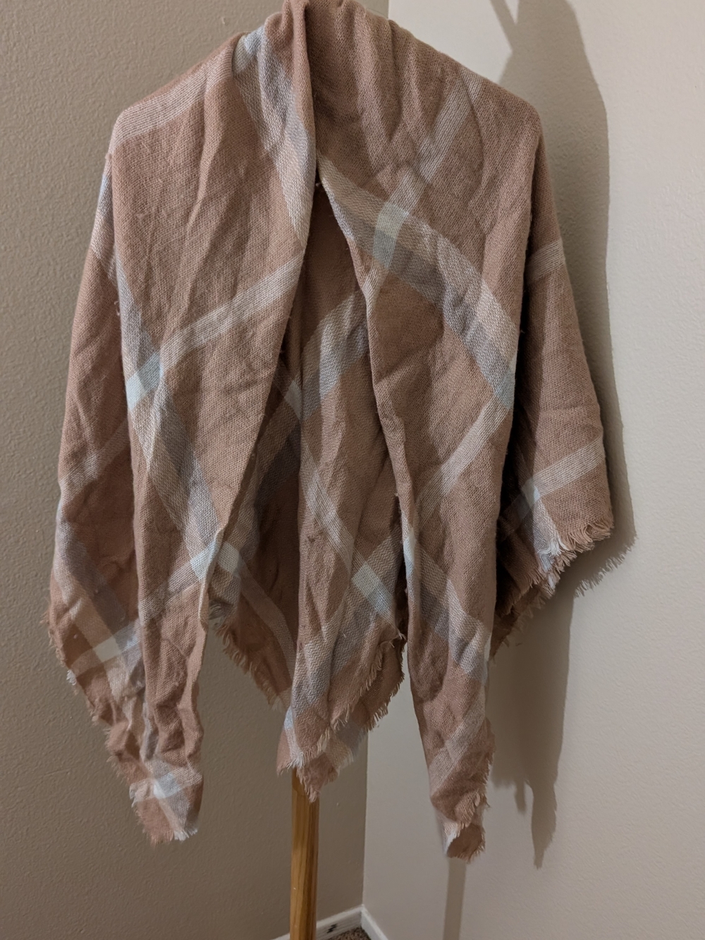 Cozy Plaid Fringe Blanket Scarf in Dusty Rose and Cream